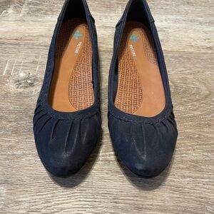 Comfortable Black Flats